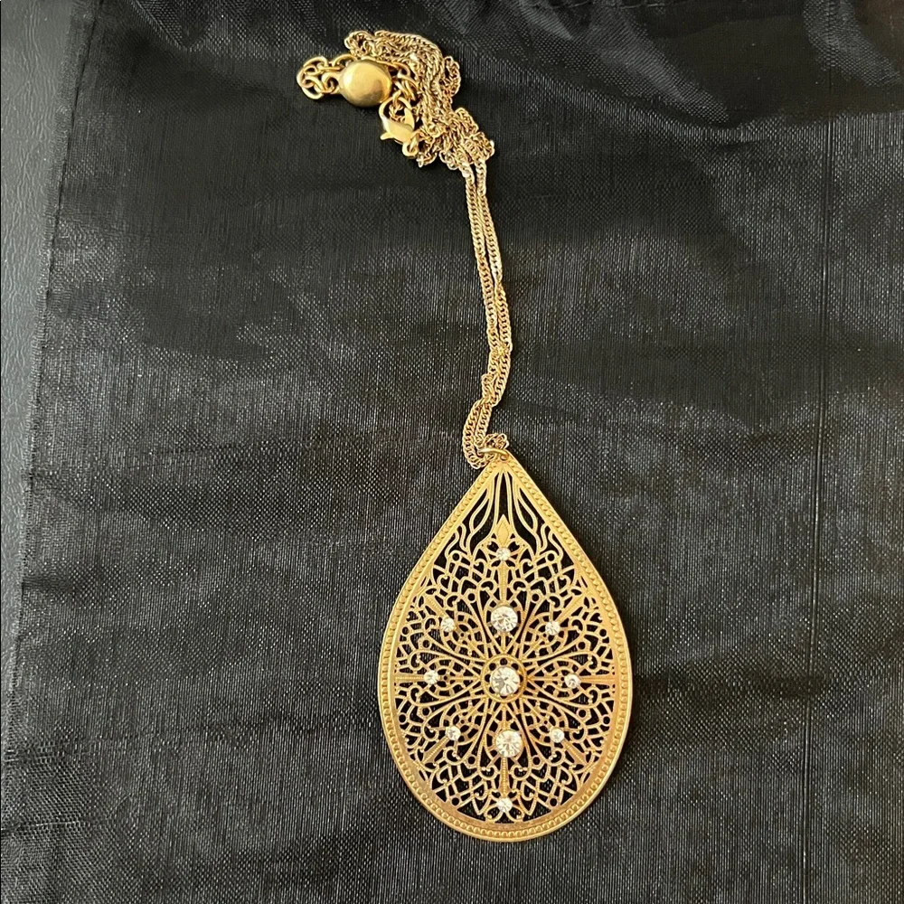 NECKLACE of GOLD TONE FILIGREE WITH RHINESTONES A TWISTED CHAIN AND EXTENSION